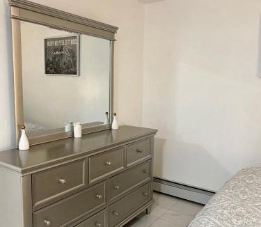 Queens House | Luxury Guest Home - 10 Min to JFK