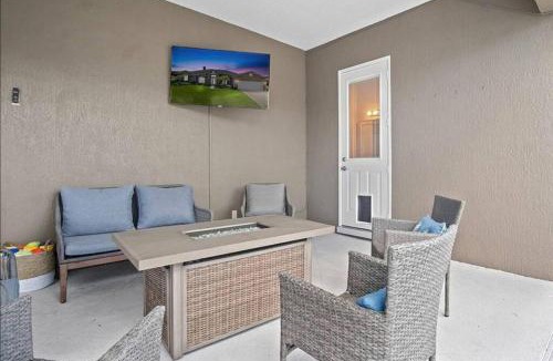 Lakeland House | Luxury Heated Pool Home, Hot tub, King bed suite