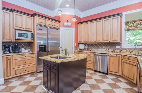 Berlin House | Luxury Home, 1.5mi to Assateague Island and Top Golf Courses! Sleeps 12!