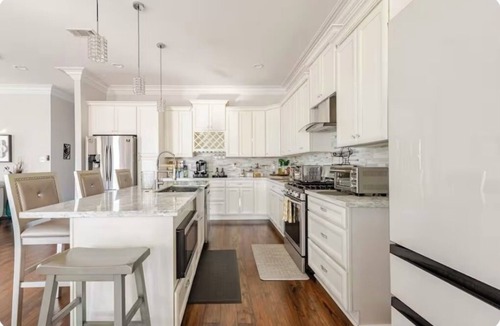Gentilly House | Luxury Home near Downtown ideal for Couples, Friends’ Getaways & Remote Working