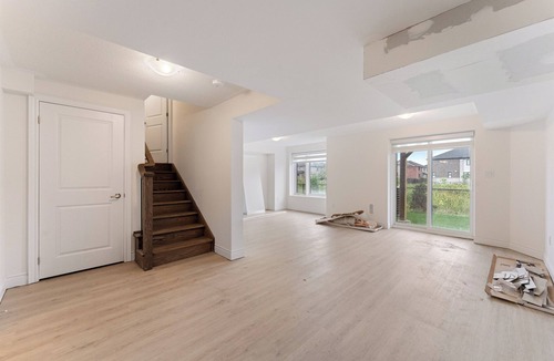 Oakville House | Luxury HOME OASIS in OAKVILLE! 3 storey townhome. upgraded appliances Sleeps 10.