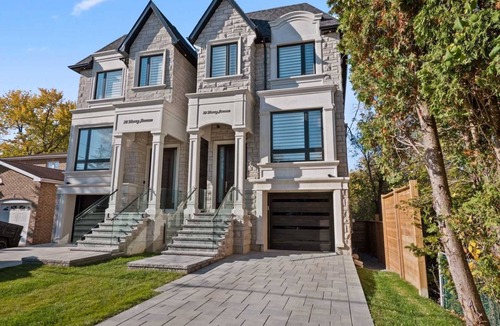 Richmond Hill House | Luxury Home with Sauna, Patio & Backyard Near Lake