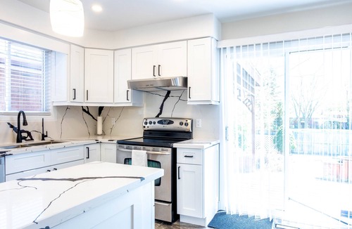 Waterloo House | LUXURY HOME WITH POOL IN WATERLOO