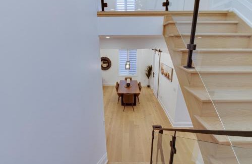 Clairlea Apartment | Luxury House In Scarborough