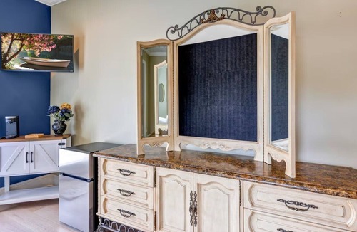 College Park Apartment | Luxury Lake Front Orlando Oasis in College Park!