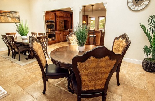 Lake Hamilton House | Luxury Lakefront | Heated Salt Pool, Dock & Kayaks | Home Theatre & EV Charger | Near Theme Parks
