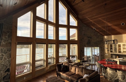 Kearney Cottage | Luxury Lakeview Dream Cottage with Hot Tub