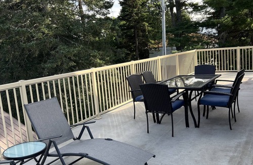 Kearney Cottage | Luxury Lakeview Dream Cottage with Hot Tub