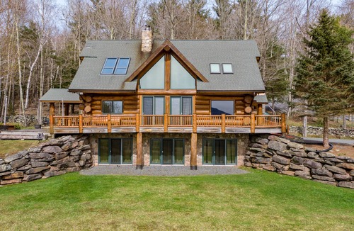Windham House | Luxury Log Cabin-Windham Mountain. Amazing sunsets, large lawn, deck, fireplace