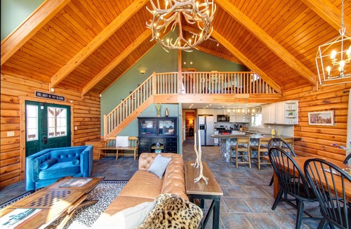 Roxbury House | Luxury Log With Spectacular Views, Fire Pit, Clawfoot Tub In The Master