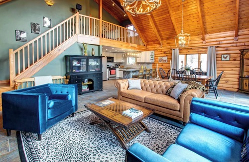 Roxbury House | Luxury Log With Spectacular Views, Fire Pit, Clawfoot Tub In The Master