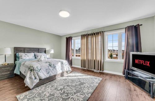 Thorold House | Luxury Mansion with Chefs Kitchen by Niagara Falls