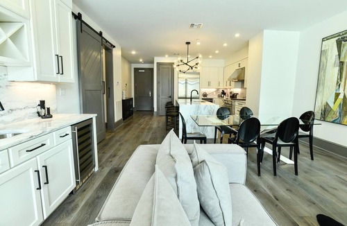 Central Business District Hotel | Luxury Modern Condo: Steps from French Quarter, Superdome, and CBD Nightlife
