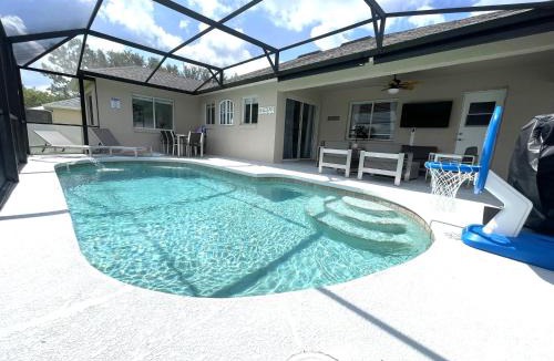 Hillcrest Estates House | Luxury Modern Pool House close to theme parks Four Bedrooms