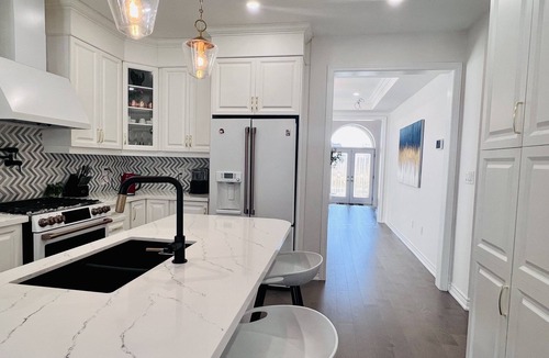 Oakville House | Luxury Oakville Home, Cozy, Hot Tub, Gas Fireplace, 4 Bedrooms, 3.5 Baths