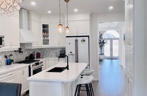 Oakville House | Luxury Oakville Home, Cozy, Hot Tub, Gas Fireplace, 4 Bedrooms, 3.5 Baths