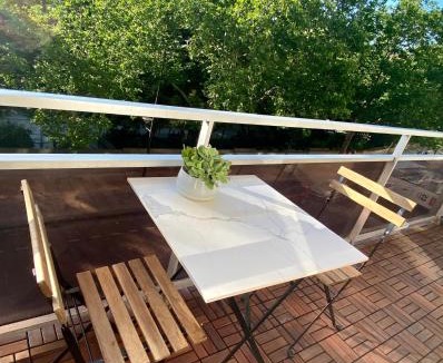 Croulebarbe Apartment | luxury Paris La Vie En Rose jacuzzi terrasse Parking