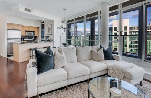 Bathurst Quay Condo | Luxury Penthouse ~ 5* Location ~ Breathtaking View