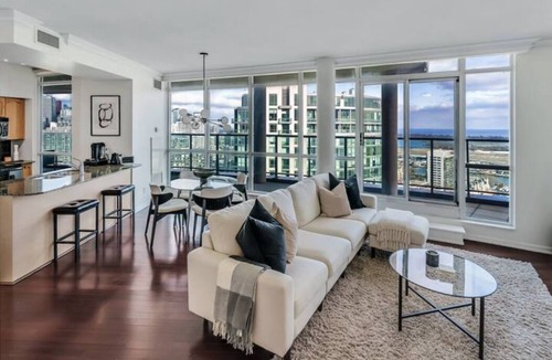Bathurst Quay Condo | Luxury Penthouse ~ 5* Location ~ Breathtaking View