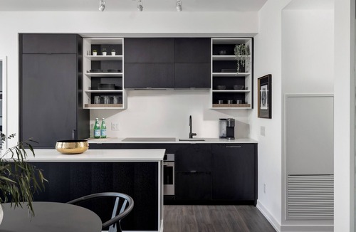 Bay Street Corridor Condo | Luxury Penthouse DT | 3 Beds | Outdoor Fire & BBQ