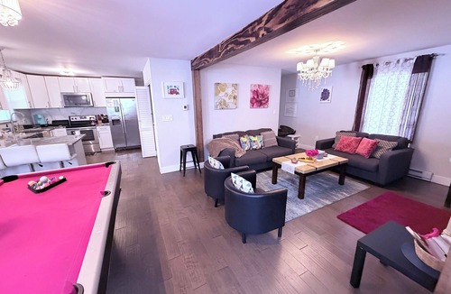 Tunkhannock Township House | Luxury Pocono Escape -Hot Tub Fire Pit Game Nights Minutes to Skiing