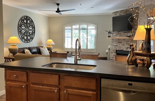 North Scottsdale Condo | Luxury Poolside Condo-2 Master Suites- "@The Signature" Walk to Dining &Shops!