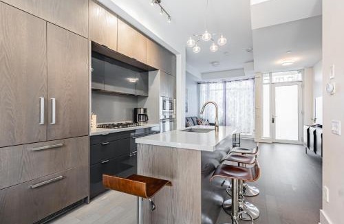 Cooksville House | Luxury Properties close to Rogers Center in Toronto Downtown Core