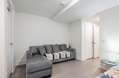 Cooksville House | Luxury Properties close to Rogers Center in Toronto Downtown Core