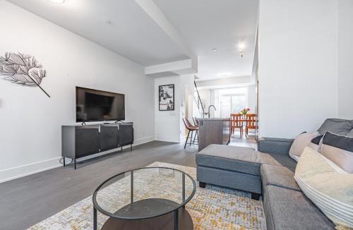 Downtown Toronto Apartment | Luxury Property in Downtown Core walk to CN TOWER