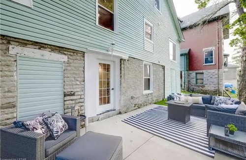 St. Mary's House | Luxury Remodeled 5-bedroom Home - The Green Victorian