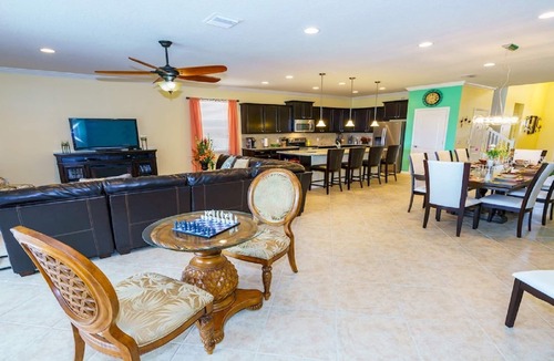 Four Corners Villa | LUXURY RESORT ACROSS THE STREET FROM CLUBHOUSE. MINUTES TO DISNEY & SHOPPING.