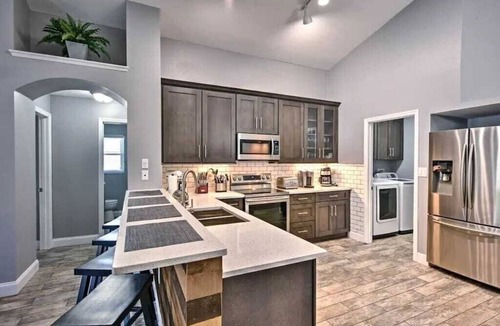West Kissimmee House | Luxury Retreat with 2 Master Suites Pool & Hot Tub BBQ Pool Table 2 Miles Disney