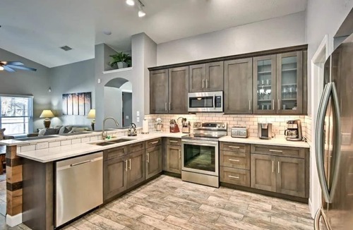 West Kissimmee House | Luxury Retreat with 2 Master Suites Pool & Hot Tub BBQ Pool Table 2 Miles Disney