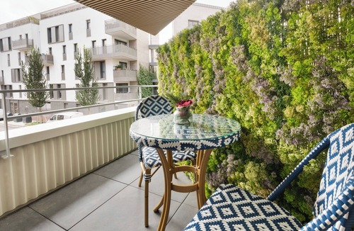 Bagneux Apartment | Luxury Suite 10 Minutes from Paris - Private Sauna, Cinema & Premium Experiences
