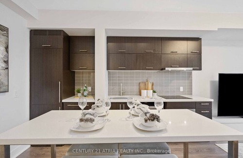 Markham Condo | Luxury Suite in DT Markham Core w/Parking. Amenities. Close to restaurants&malls