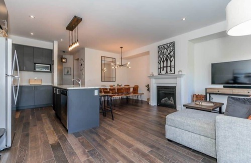 The Blue Mountains House | Luxury Townhome: Private Patio Shuttle, Trails!