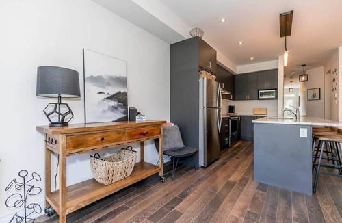 The Blue Mountains House | Luxury Townhome: Private Patio Shuttle, Trails!
