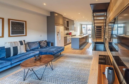 Olde Kensington House | Luxury Townhome 09 | Parking | Hosted By StayRafa