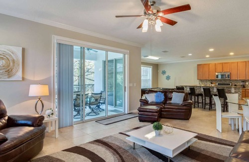 Bellavida House | Luxury Villa pool/jacuzzi, gated resort, great location, sleeps 16.