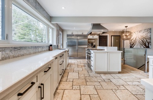 Milton House | Luxury Waterfront Home Just Outside the City