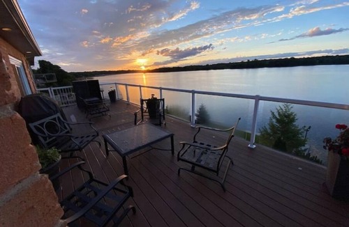 Amherstview House | Luxury Waterfront Kingston