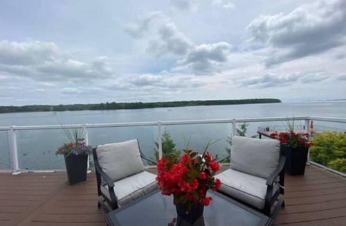 Amherstview House | Luxury Waterfront Kingston