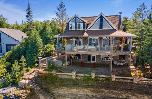 Lion's Head House | Luxury Waterfront Oasis W Hot Tub
