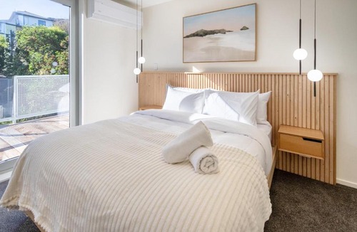 Lyttelton Apartment | Lyttelton Apartment Harbour Views - Walk to Cafés