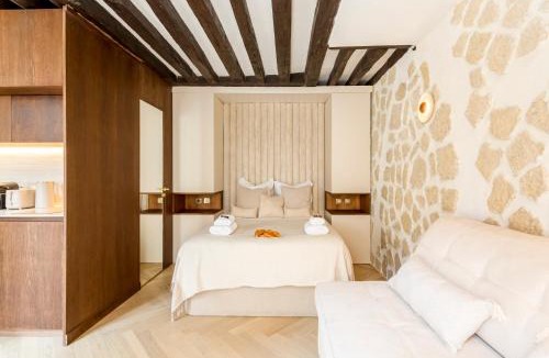 3rd Arrondissement Apartment | M1 - Magnificent Studio in Le Marais's Heart