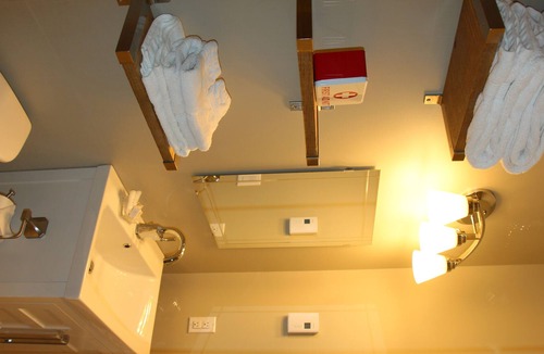 Cressy Apartment | MacDonell Landing Loft is a waterfront retreat in Prince Edward County.