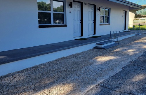 South Pinellas Community Council Villa | Madeira Beach Villa #4 1 Br /1 Ba 4 min to Madeira Beach