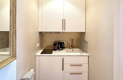 Champs-Elysees Apartment | Magnificent 1P on avenue Montaigne, ideal for students or workers