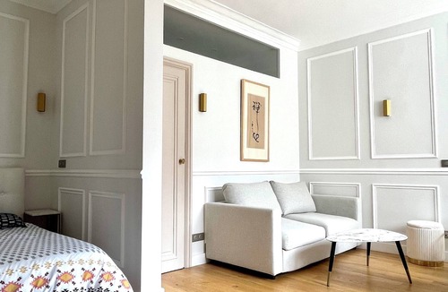 Champs-Elysees Apartment | Magnificent 1P on avenue Montaigne, ideal for students or workers
