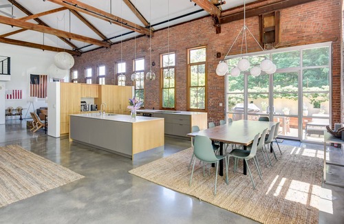 Beacon House | Magnificent 4,400 sqft Beacon Urban Loft with home theatre